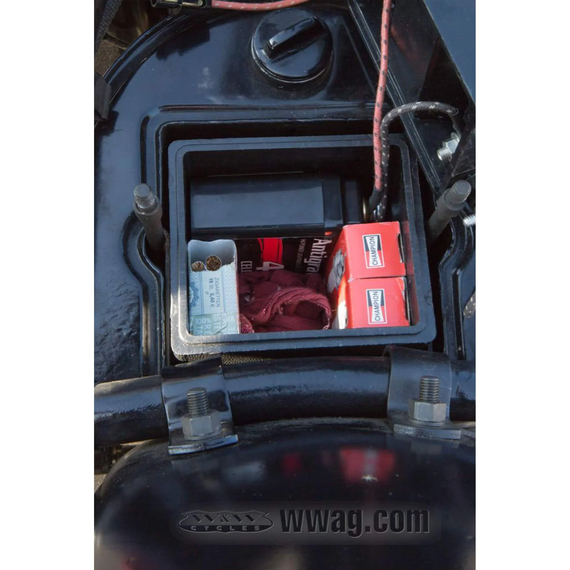 BattBoy Battery Box for Modern Gel or Li-Ion Batteries fits OEM-style Harley-Davidson Horseshoe Oil Tanks - Image 6