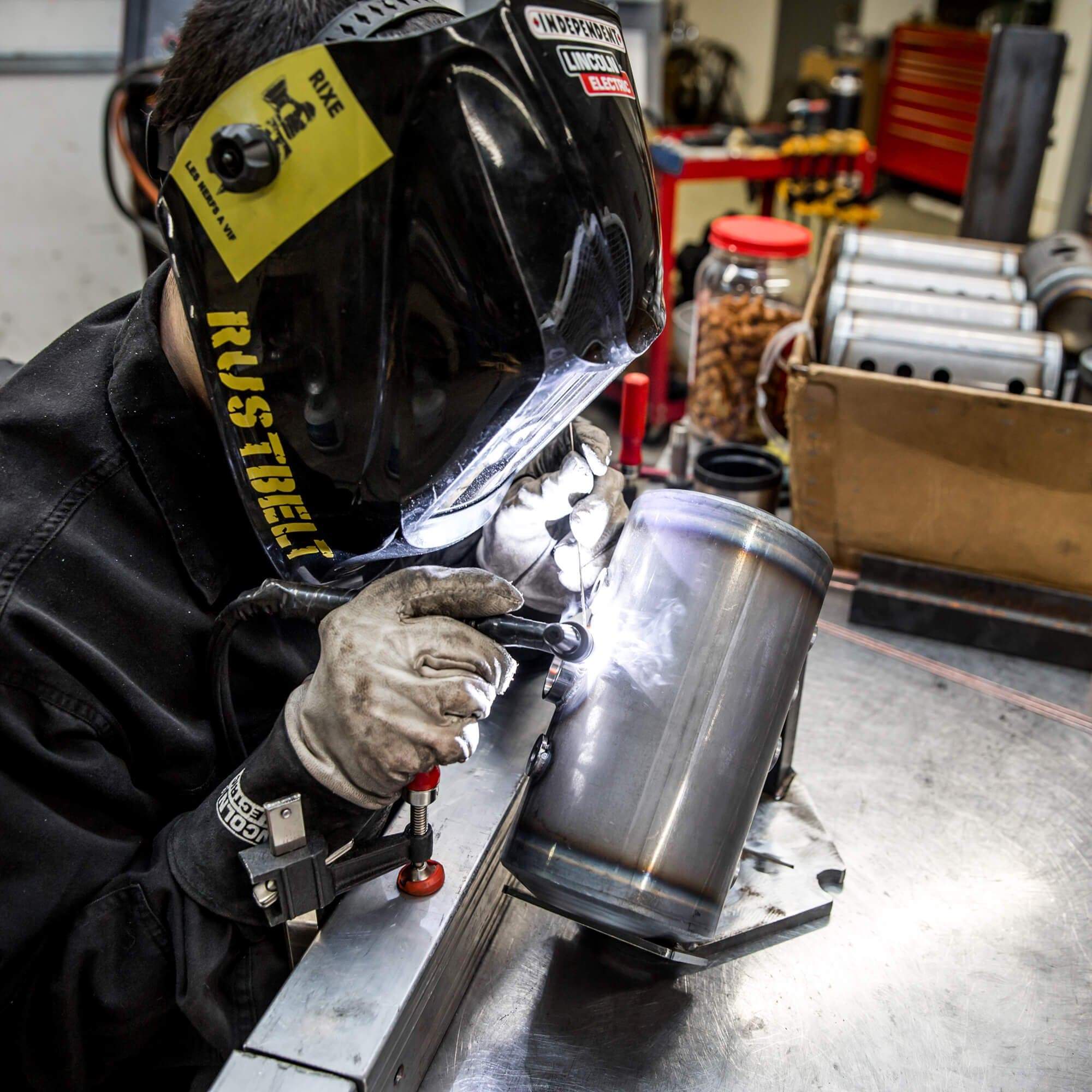 Dimpled Steel Motorcycle Oil Tank for H-D Sportster Big Twin and Universal Choppers - Image 11