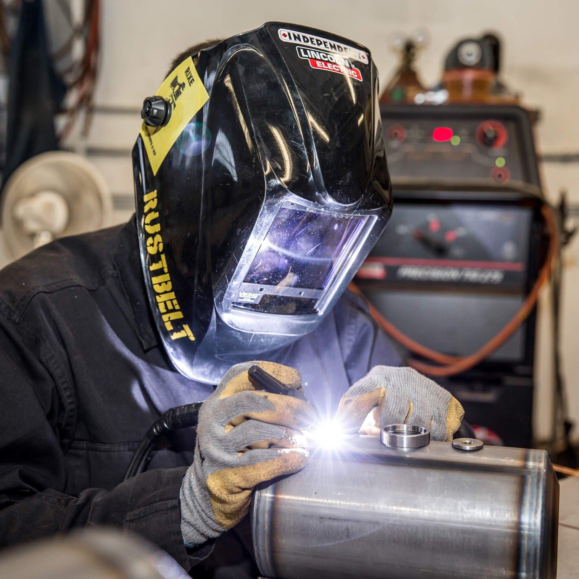 Dimpled Steel Motorcycle Oil Tank for H-D Sportster Big Twin and Universal Choppers - Image 12