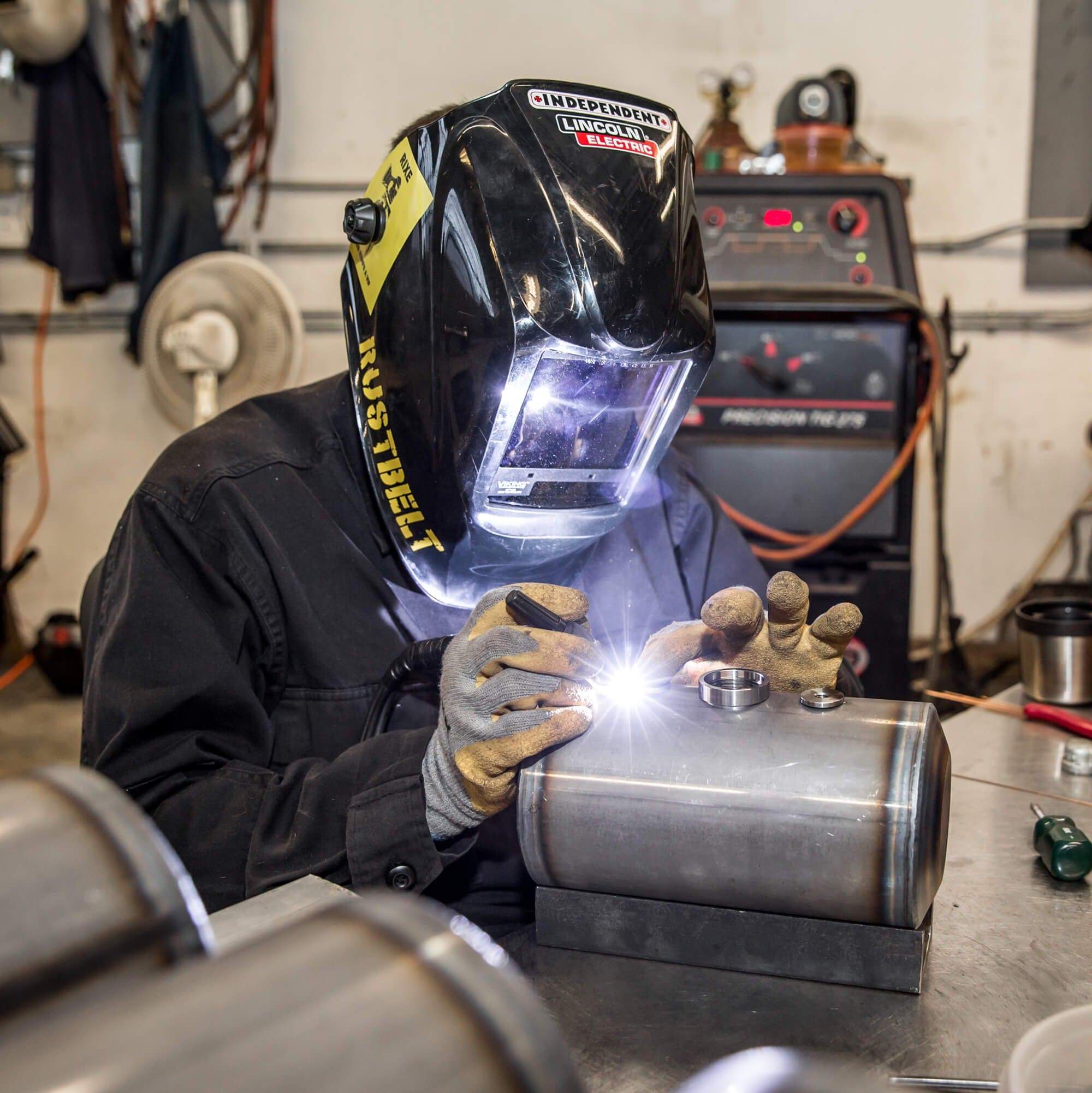 Dimpled Steel Motorcycle Oil Tank for H-D Sportster Big Twin and Universal Choppers - Image 13
