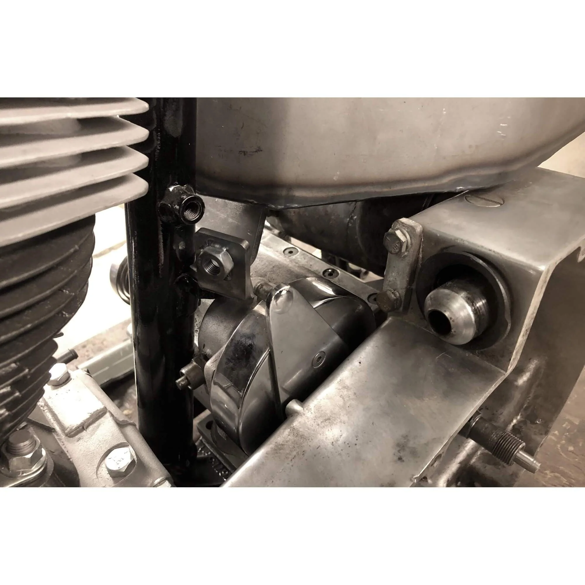 Bolt-On Horseshoe Oil Tank for 1965-Up Harley Four-Speed Swingarm Frames - Image 16
