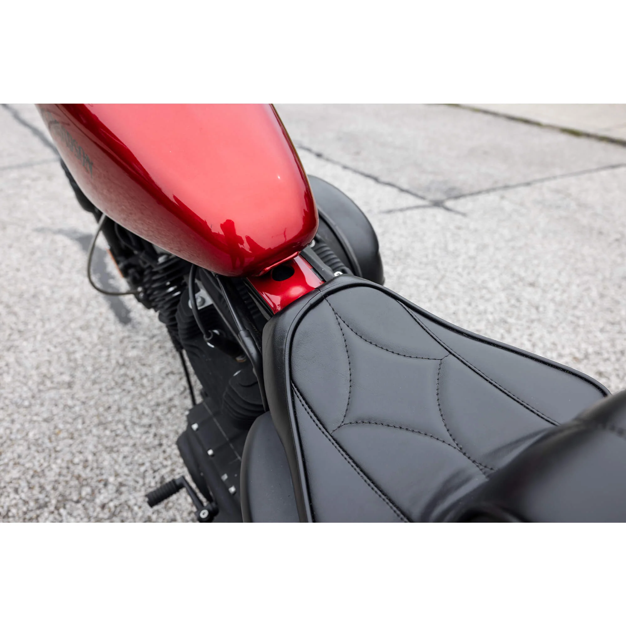 King And Queen Seat - Black Diamond - 2004-2021 (Excl. 2007-09) Harley-Davidson Sportsters - Image 6