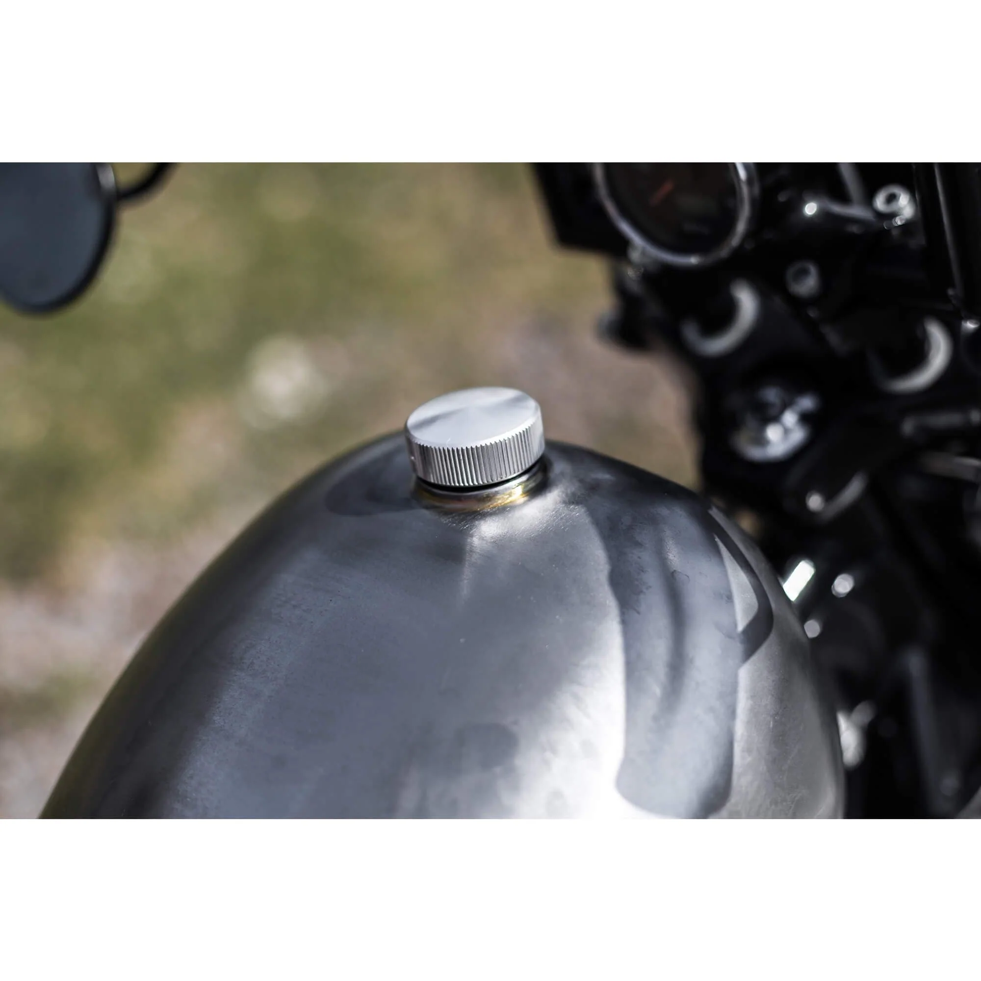 King P-Nut Frisco Gas Tank - 2.4 Gallon for 1986-2003 Harley Sportster - Image 19