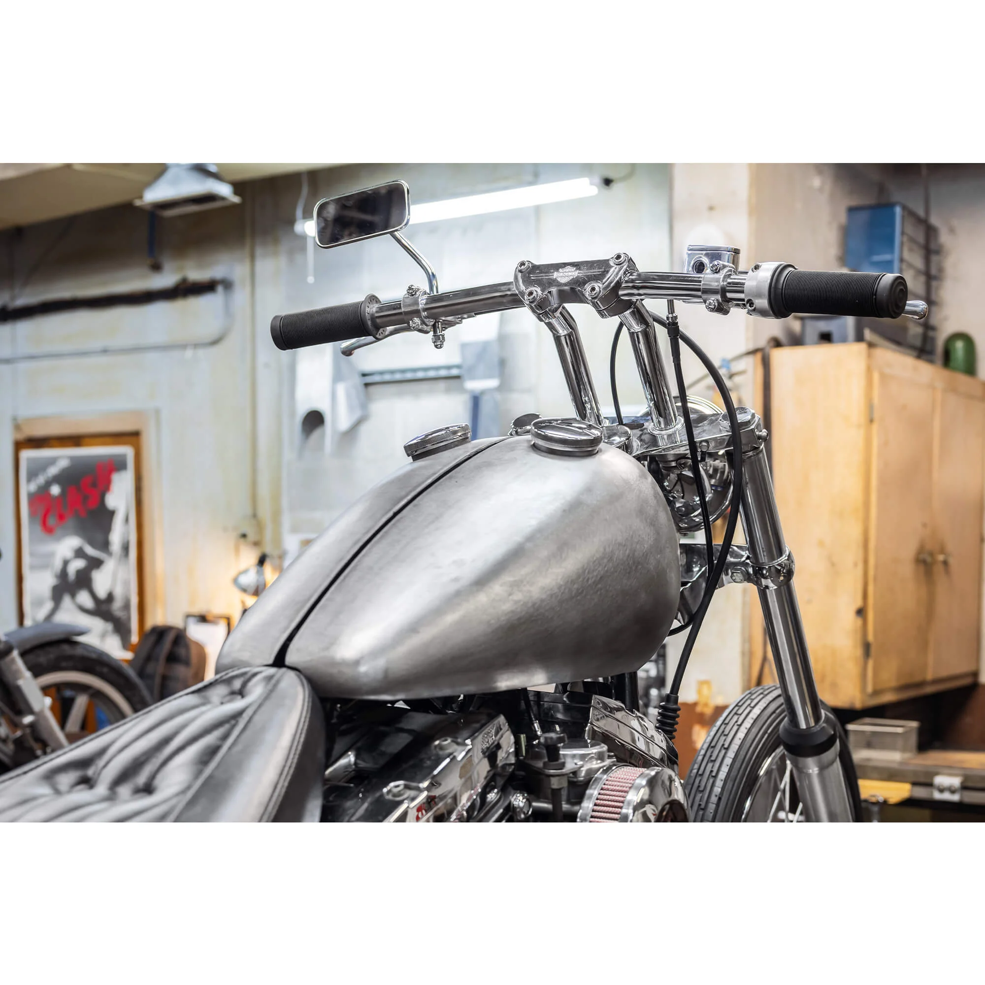 Mounting Kit for WX Gas Tanks - 1985-1999 Harley-Davidson Softails - Image 18