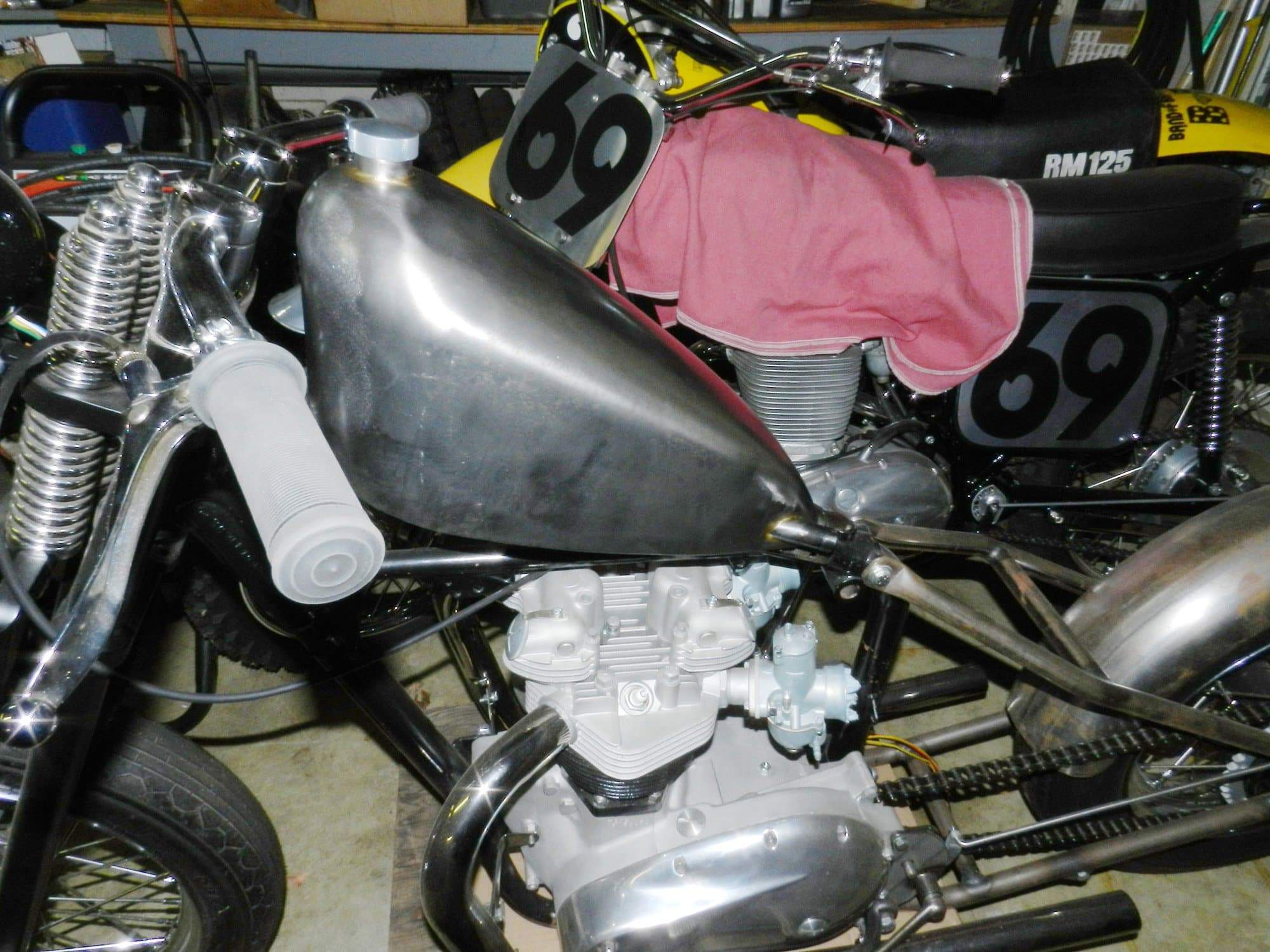 Narrow Sporty Frisco Gas Tank 2.5 gallon - Image 12