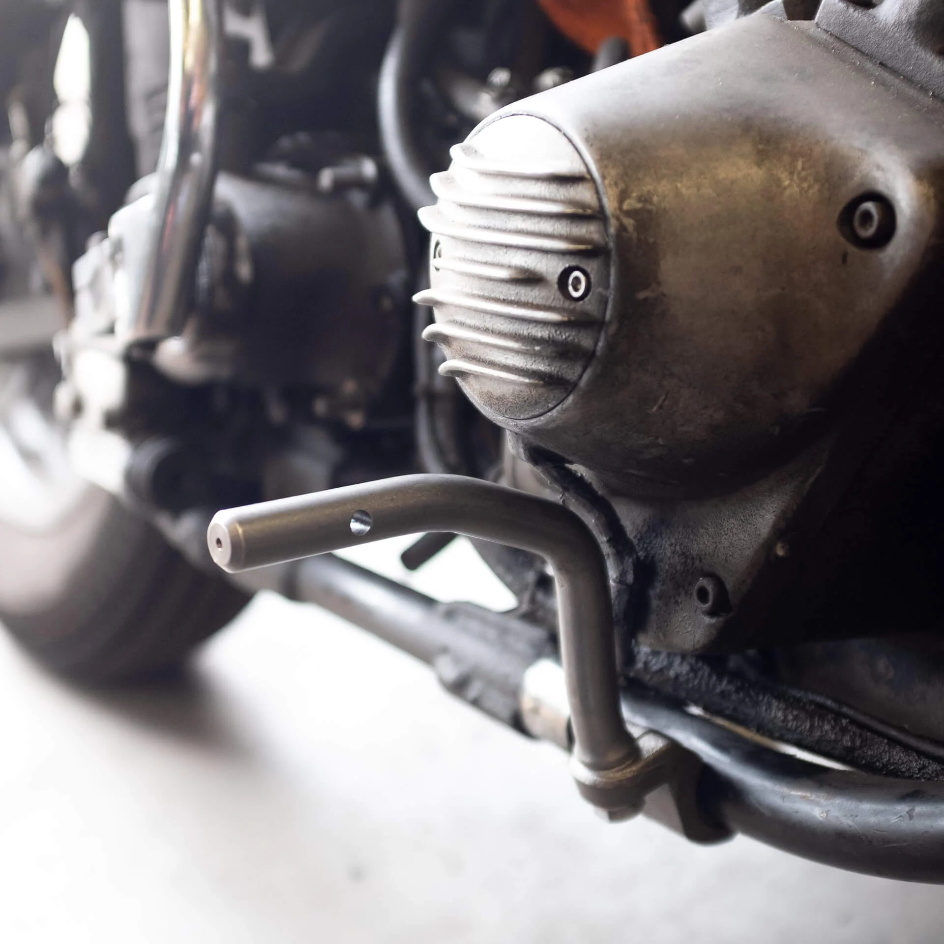 4 inch Mid-Pegs - Harley-Davidson Cone Shovelhead and Evo Big Twins - Open Primary - Image 10