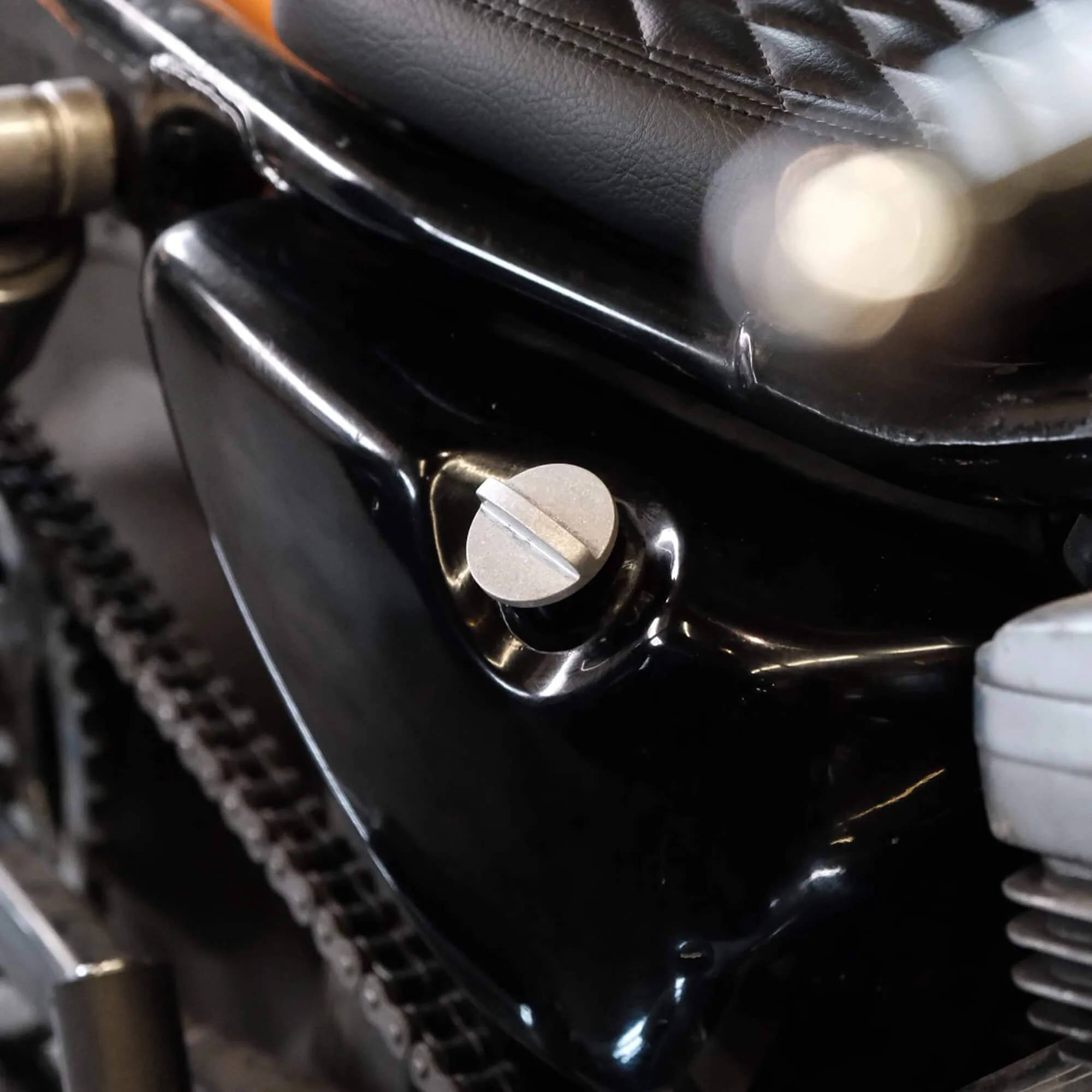 Blade Style Push-in Oil Plug - Tumbled - Image 3