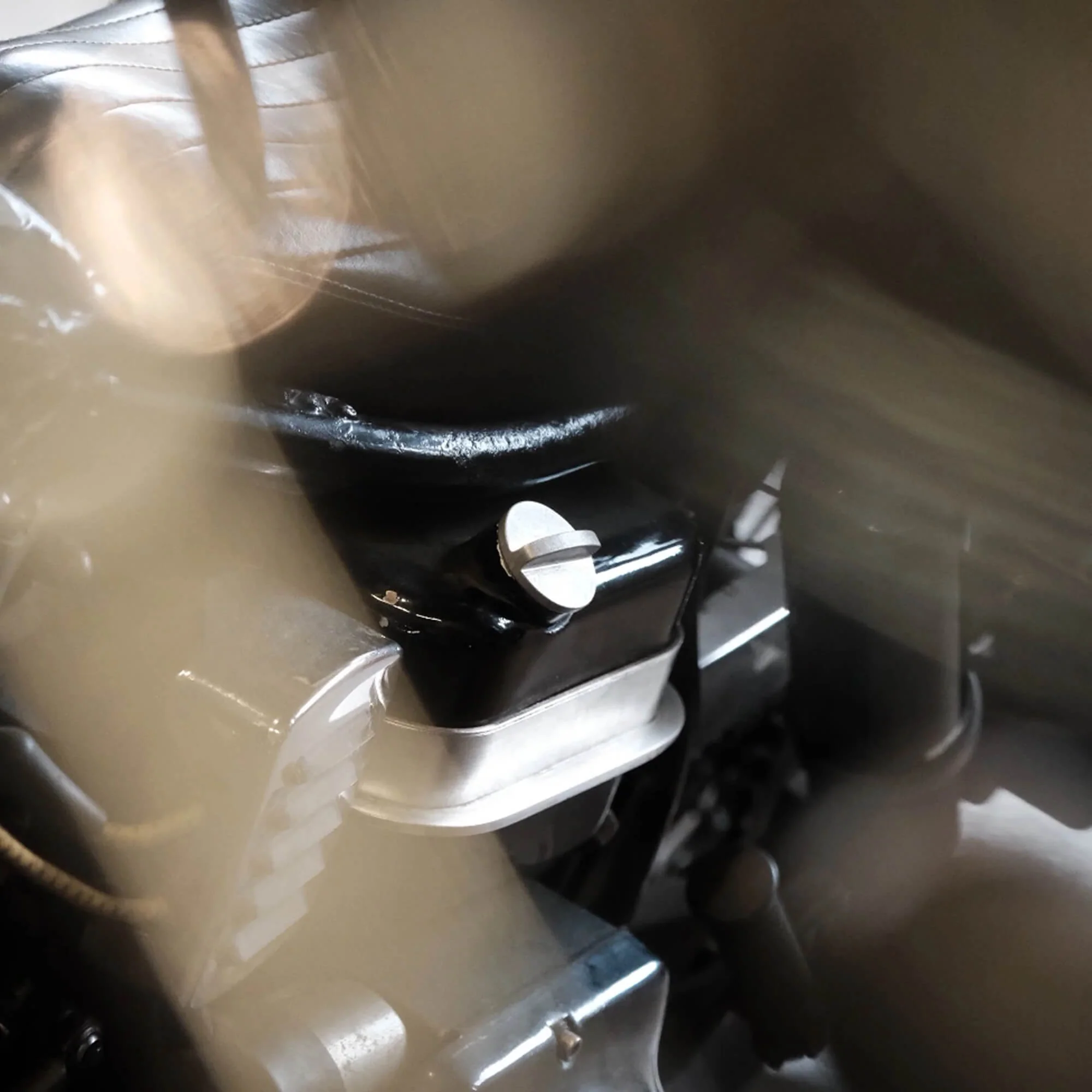 Blade Style Push-in Oil Plug - Tumbled - Image 5