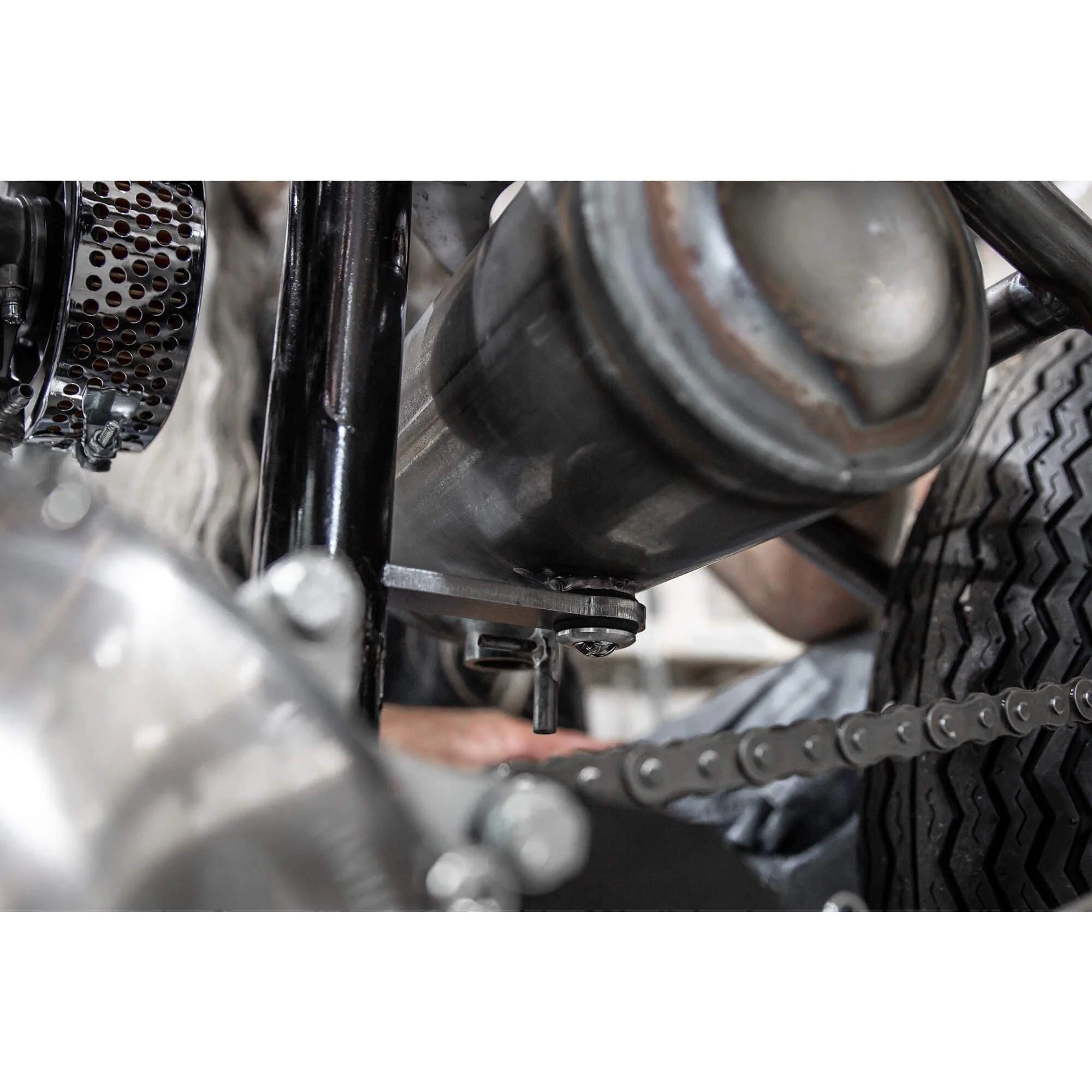 Rubber Mount Bracket Kit for Lowbrow Oil Tanks - for 500 / 650 c.c. unit Triumph Motorcycles - Aluminum Washers - Image 5