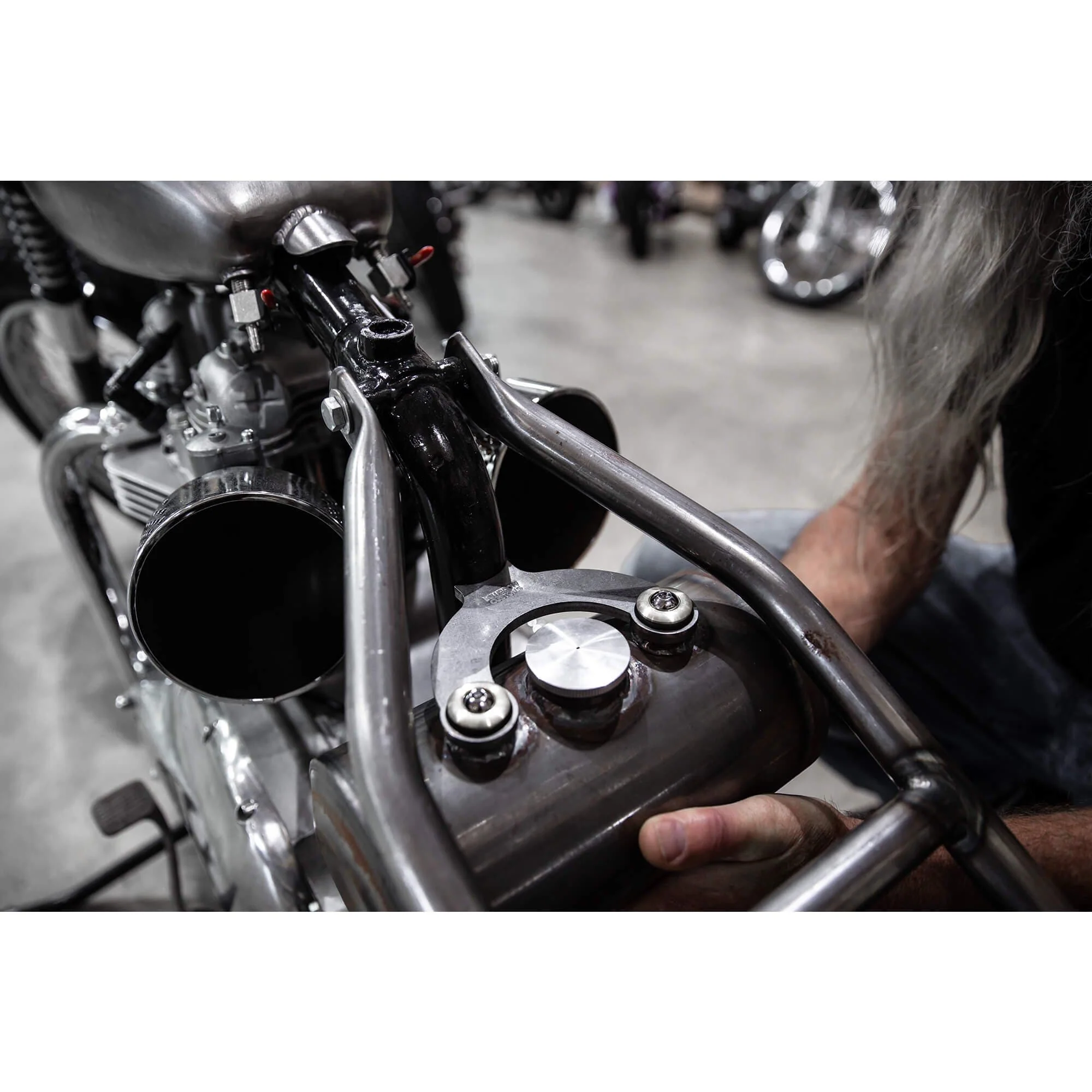 Rubber Mount Bracket Kit for Lowbrow Oil Tanks - for 500 / 650 c.c. unit Triumph Motorcycles - Aluminum Washers - Image 7