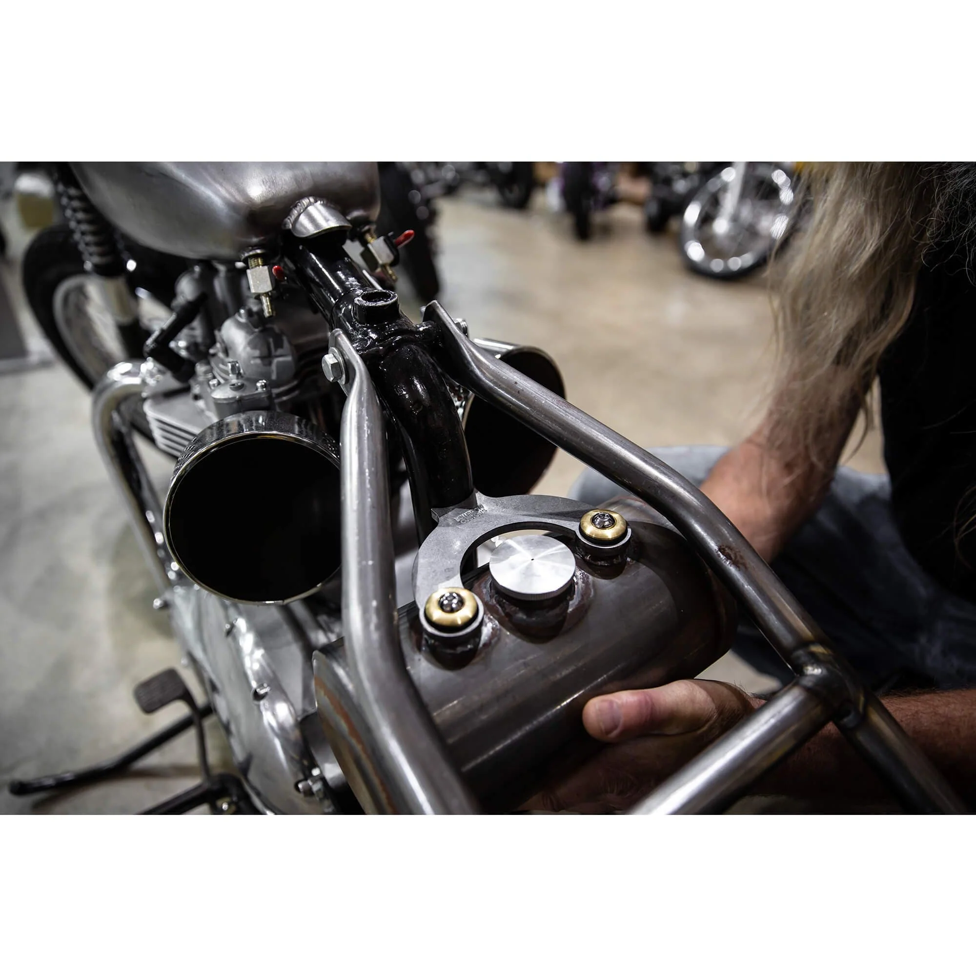 Rubber Mount Bracket Kit for Lowbrow Oil Tanks - for 500 / 650 c.c. unit Triumph Motorcycles - Brass Washers - Image 5